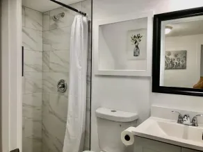 Private 1BR Suite w Full Kitchen & Laundry - Image 3