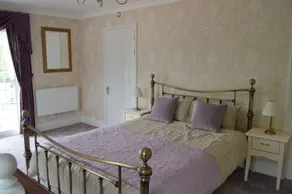 One bedroom property near beach and country walks - Image 5