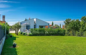 Gorgeous home in Burici - Image 5