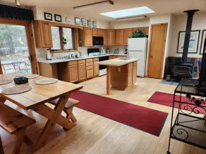 Affordable housing minutes from the Chain with privacy - Image 5