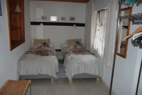 independent access to the ground floor, equipped for 2 people - Image 5