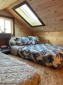 Cozy bunkie on private land in Kawarthas - Image 2