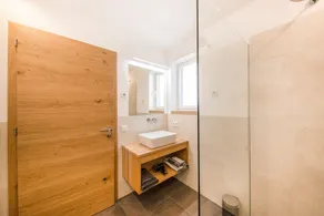 Apartment \"Thalerhof Sancta Sebastianus\" with Mountain View, Garden & Wi-Fi - Image 4