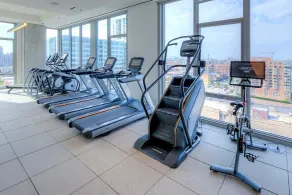 Modern West Loop Studio w/ Pool, Gym & Lounge, nr L, by Blueground - Image 3