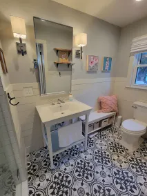 Dwell Well House- Upscale 2 BR/2 BA house downtown w/private fenced yard - Image 3