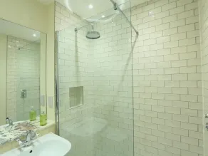 2 YORK HOUSE, family friendly, character holiday cottage in Dartmouth - Image 3