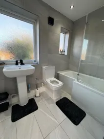Airport House - Long Stays Near Hospital! - Image 4