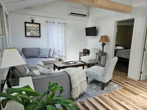 Willsboro Relaxing Waterfront Getaway - Image 3