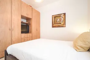 Sunny 2-Room Apartment with Spacious Terrace, Steps from Bograshov Beach - Image 5