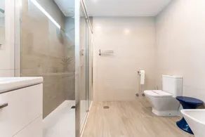 Holiday Home 'Capitán' with Private Terrace, Balcony & Wi-Fi - Image 4
