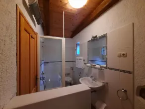 Holiday home with sea view and pool - Image 4