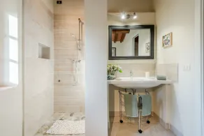 Grumo Farmhouse with Private Pool and View near Lucca - Image 5