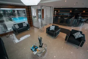 Runway Hotel - Image 4