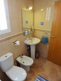SUPERBE MAISON DE 3 CHAMBRES. VUES SUR LA MER, NR BEACH, PISCINE, AIR CON, WiFi GRATUIT, NETFLIX ... - Image 2