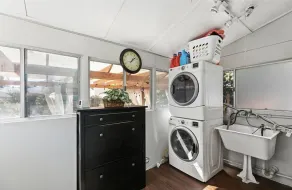 Spacious Beach House, Private Oasis, Family Friendly, AC+W/D, Large Backyard - Image 2