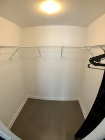 Superbe PENTHOUSE au dernier étage avec 2 chambres à coucher à couper le souffle sur Montréal / Laval - Image 2