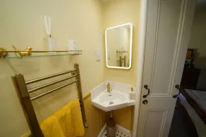 Traditional 2 Bedroom Cottage in Eyam Hope Valley - Image 4
