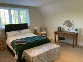 5Bed-10Guests-Fireplace-HotTub-Pets ok-Parking - Image 3