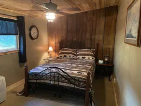 Fall Getaway Camp Sideways Sleeps 6 · 3BR 1BA · Hot Tub Fire Pit Grill Fireplace - Image 4