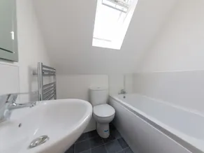 3 bedroom accommodation in Sandown - Image 3