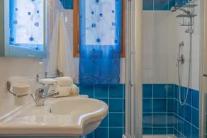 Three-room apartment with 6 beds, about 50 m2, living room with kitchenette, double sofa bed, double bedroom, bedroom with two single beds, bathroom with shower. Possibility 1 infant in cot. <br>Finely furnished apartments are arranged on the ground floo - Image 4