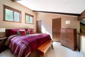 Your Four-Season Escape at Camelback Mountain\nTownhouse Sleeps 10 comfortably. - Image 4