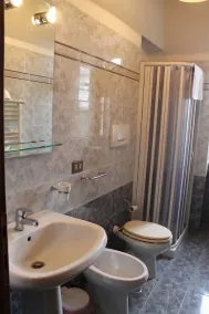 Charming 5-Bed Villa in Pitigliano Tuscany - Image 3