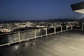 Close to Beaches, Spectacular Views w/hot tub - Image 5