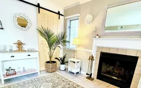 Luxe Villa- mins from Mohegan Sun with fireplace, jacuzzi, sauna/pools, and spa - Image 2