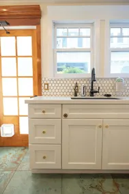 Luxury Elmwood–Rockridge Flat w/ Hot Tub - Image 5
