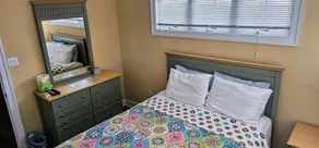 Updated, quiet rear unit, close to all attractions. - Image 5
