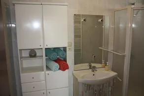 Habitación doble en planta baja con aire acondicionado de unos 25 m², terraza, vista al mar. - Image 3