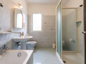 Lovely apartment for 6 guests with pool, WIFI, TV, terrace and pets allowed - Image 4