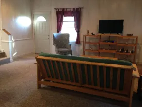 Farm cottage for football/graduation weekends. - Image 2