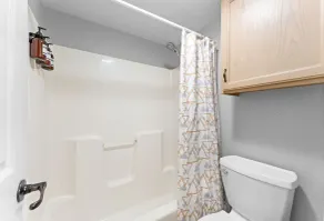 Tucked Away 1bd with King bed Close to it all! - Image 4