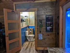 Riverside Blue~Charming clean cabin on Rockcastle River! Pretty + forest themed! - Image 3