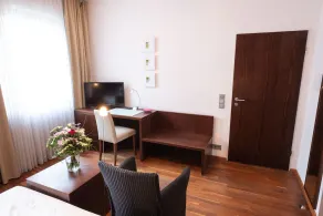 Furnished 1-room apartment with cleaning service - Image 3