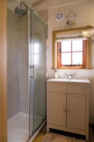 Shepherd's Hut- Hot Tub- Wellness Spa- Wood Burner - Image 3