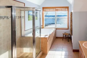 Chickadee Bay House- Oceanfront! - Image 4