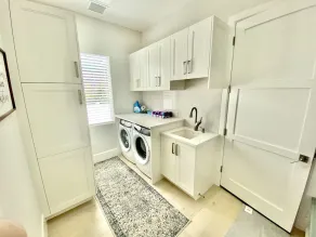 Enjoy a new construction home with heated salt pool close to everything Naples - Image 2