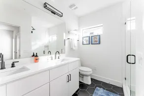 Luxe East Downtown 3BR Condo, Walk to Bars, Restaurants, Shops - Image 4