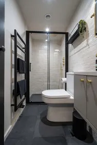 Chic Cotswold Tiny Home - Oddity House - Image 4