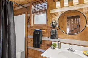 Romantic-Hot Tub-Dog Friendly-Private-Convenient - Image 5