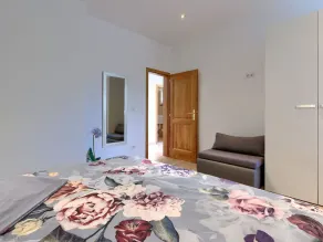 Lovely apartment for 6 guests with WIFI, A/C, private pool, TV and terrace - Image 5