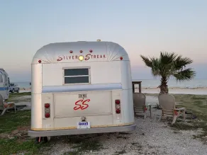Maggie · Maggie - 1973 Vintage RV - Image 5