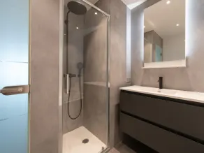 Beautiful Apartment With Lateral sea View - Image 3