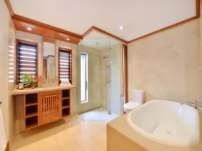 12 Cowrie Street - 4 Bedroom Beachfront House - Image 3