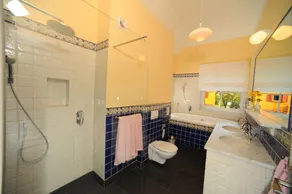 Comfortable villa for 6 people with lake view and beautiful garden - Image 2