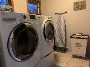 Winter Wonderland Getaway. Whole home with private entrance, yard, parking. - Image 2