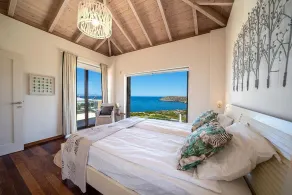 Seafront 4 bedroom villa - Image 5